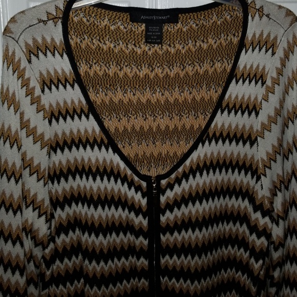 Sweater - Picture 2 of 4